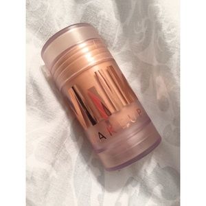 🚨50% PRICE DROP🚨 Milk Luminous Blurring Primer